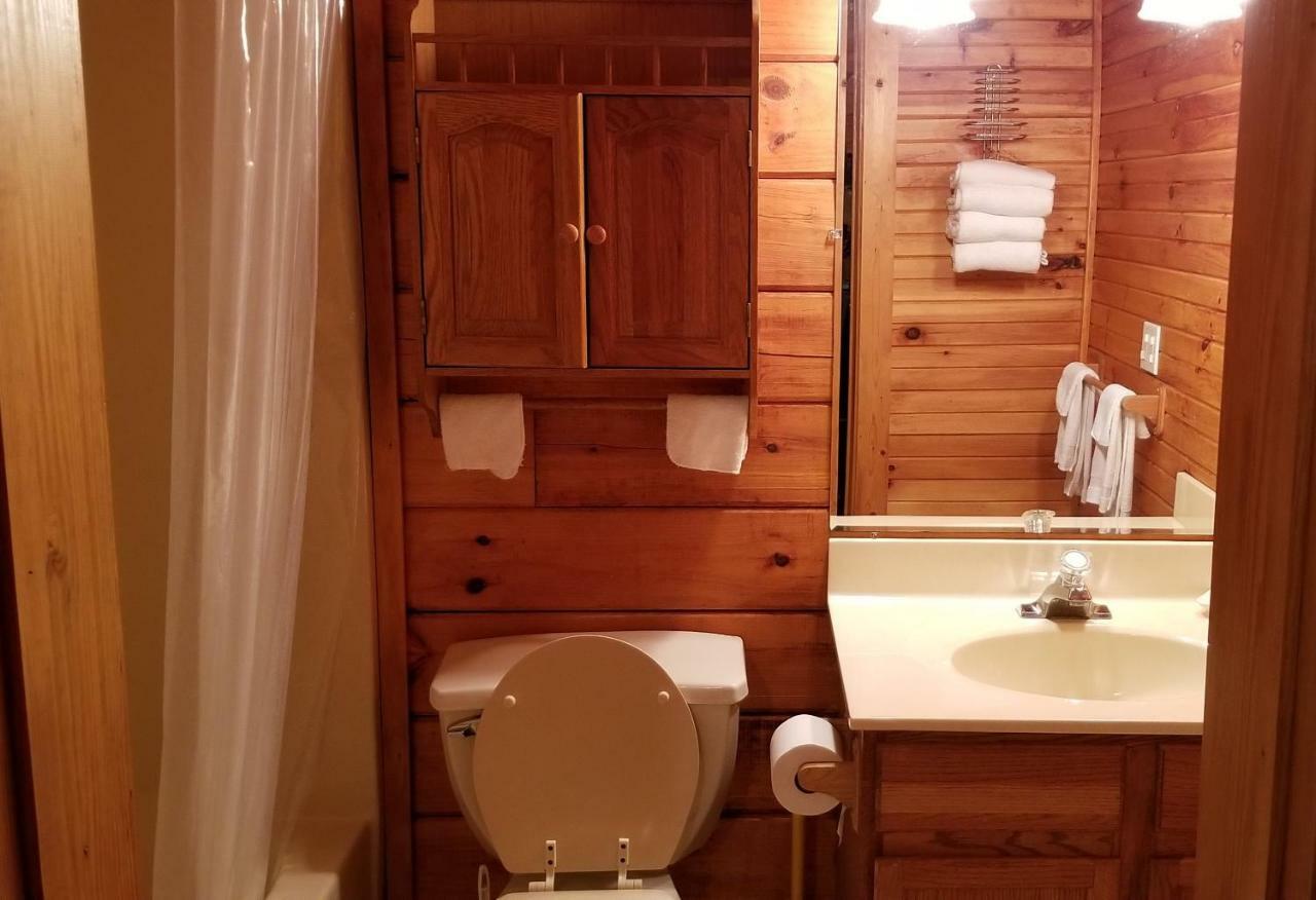 Tanglewood Motel And Log Cabins Маґґі-Валлі Екстер'єр фото