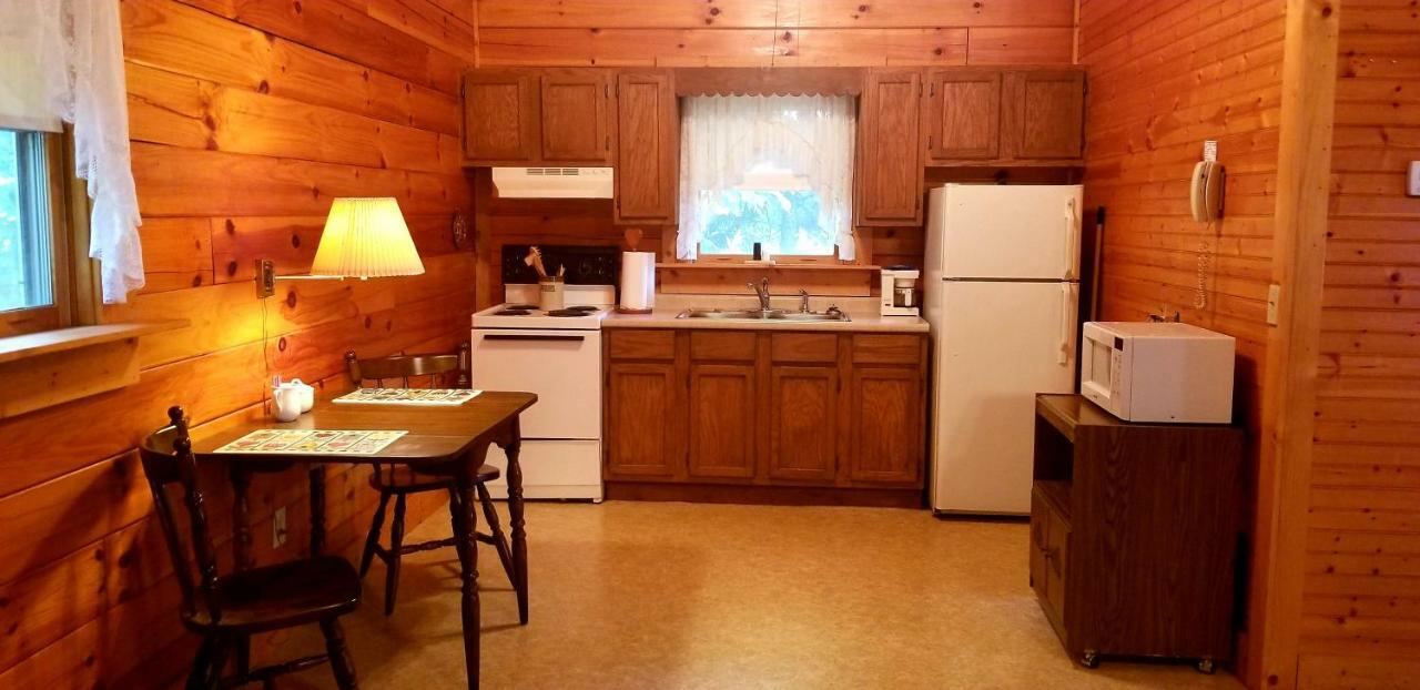 Tanglewood Motel And Log Cabins Маґґі-Валлі Екстер'єр фото